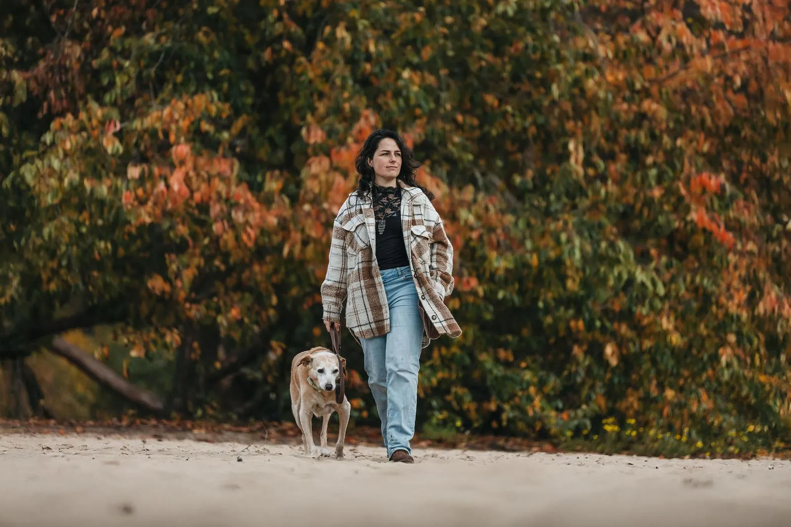 Simone Hervij wandelt met haar hond